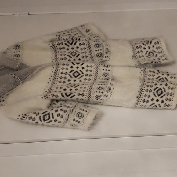 Wrap sweater by Cupcakes and cashmere - Picture 3 of 5